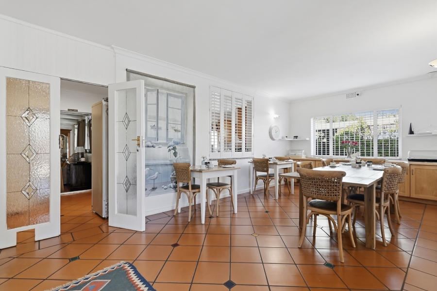 5 Bedroom Property for Sale in Constantia Western Cape